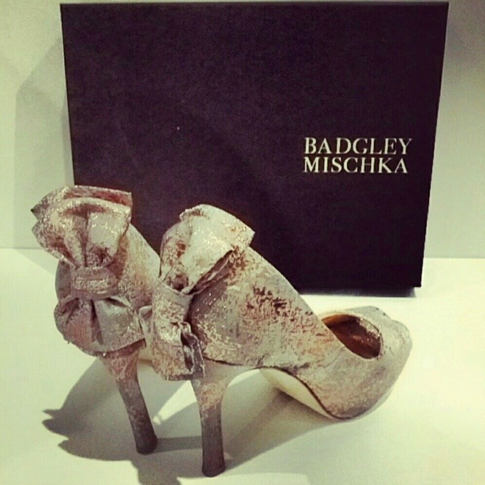 Badgley Mischka Macee Rose Bow Glitter heel 5.5. Cleaned soles, great condition.